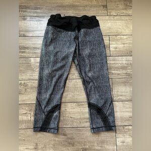 EUC Lululemon crop leggings size 10 gray and black back pocket